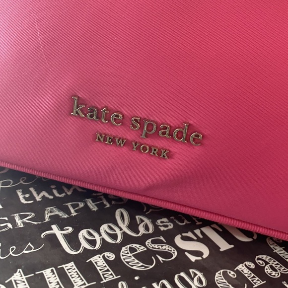 Kate Spade nylon shoulder bag in the color watermelon - Picture 4 of 7
